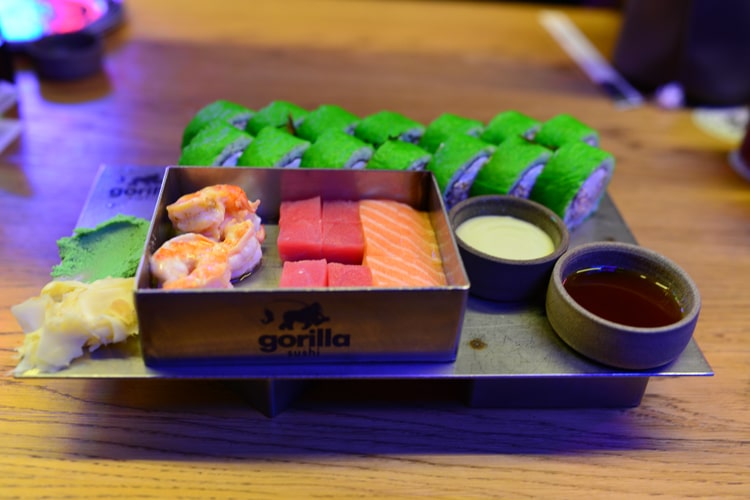 Бургер и ролл из Gorilla by Баста