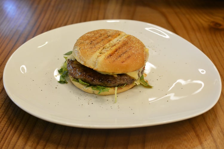 Бургер с трюфельным соусом The Truffle