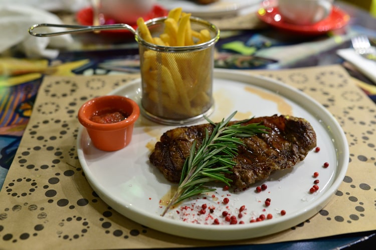 Буррата, лангустины и рибай из Гастроцентр Зарядье