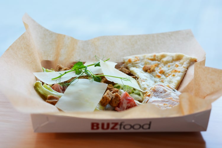 Бузцезарь и бургер с гоядиной из Buzfood
