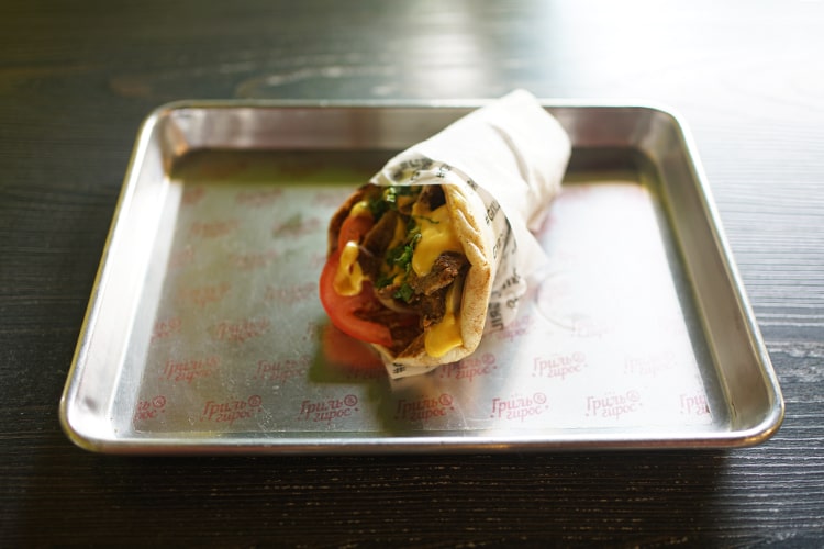 Гирос по-македонски из Гриль & Гирос