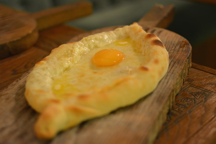 Хинкали и хачапури из Кинза