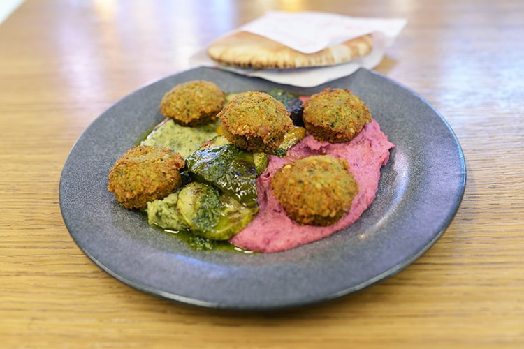 Хумус и Пита с бараниной из Хамса