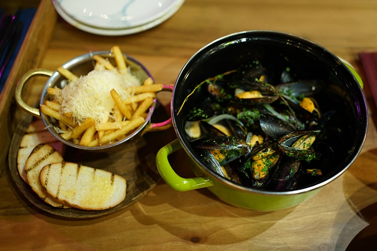 Мидии и фламекеш из Вrasserie Mardi Gras