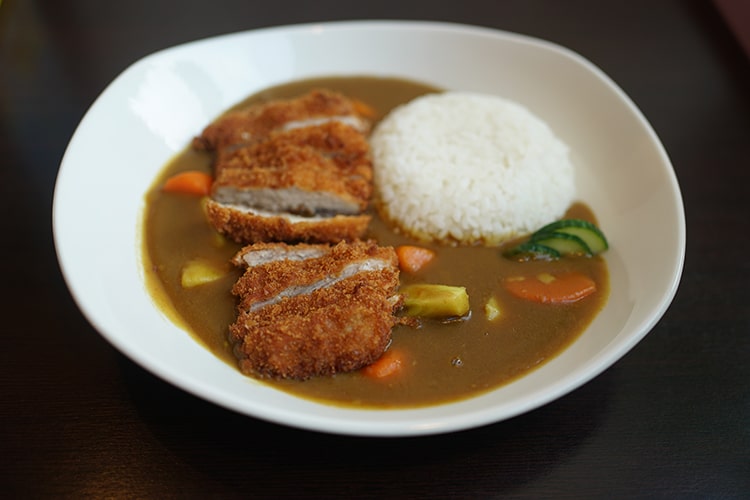 Мисо рамен, филадельфия и кацу карри из Цветение Сакуры