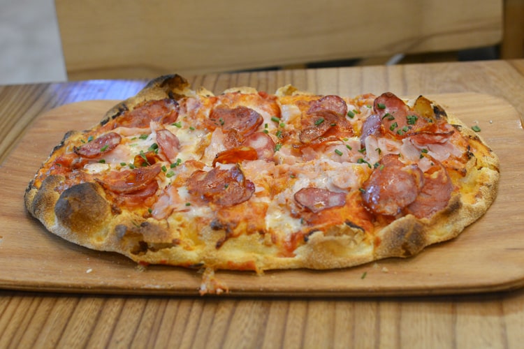 Мясная пинца из Pinzeria by Bontempi