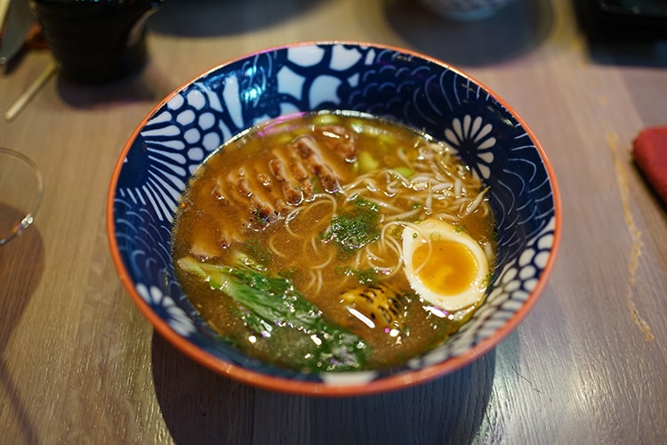 Рамен с уткой, вонтоны и курица терияки из Asian Kitchen Bar