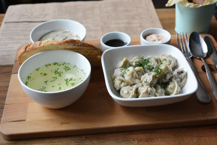 Салат с фалафелем и пельменный сет из Хитрые люди