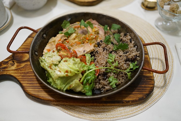 Свинина по-кубински и касуэла с морепродуктами из Aruba