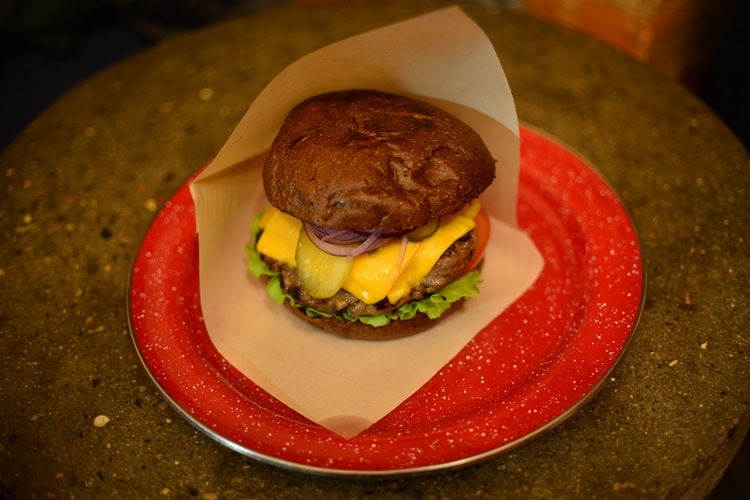 Сырный бургер из Meating