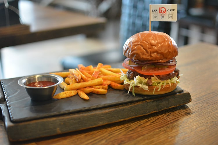 Сырный суп И BQ-Бургер из Bar BQ Cafe