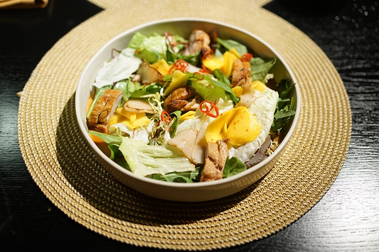 Том-ям, салат из утки и утка по-багкокски из Black Thai