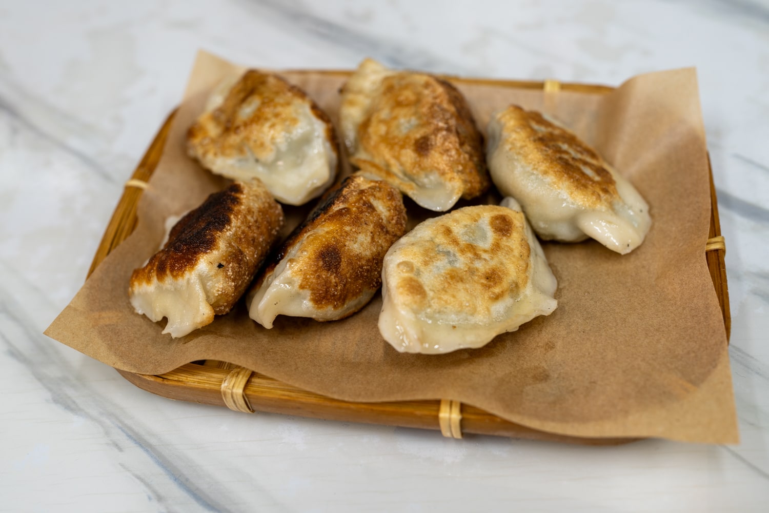 Дамплинги с луком пореем