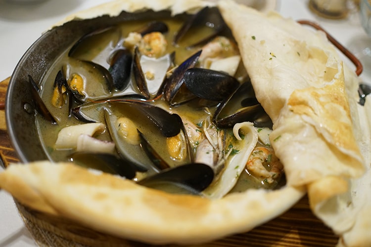 Касуэла с морепродуктами