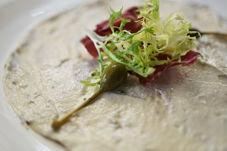 Телятина с соусом из тунца