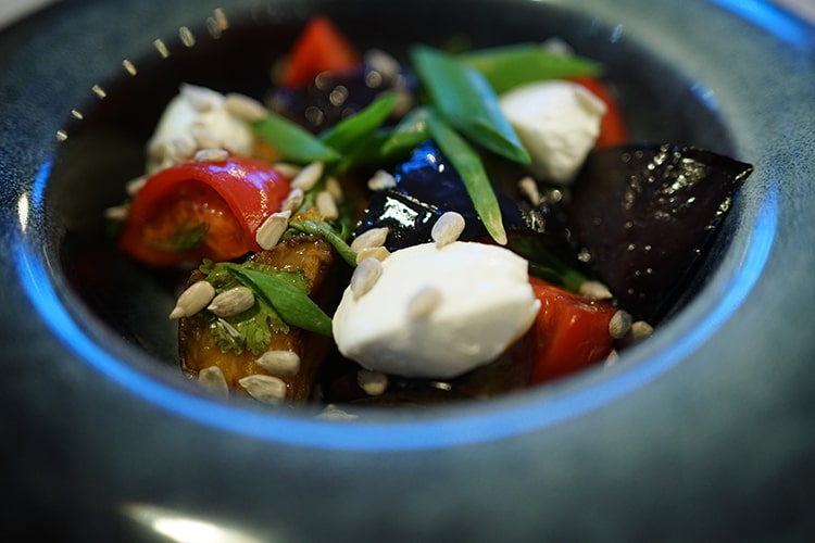 Салат с хрустящими баклажанами