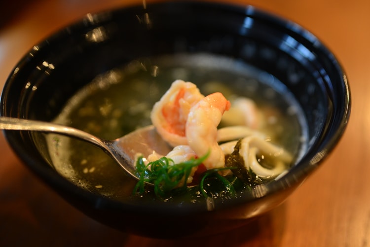 Вакамэ бульон с морепродуктами