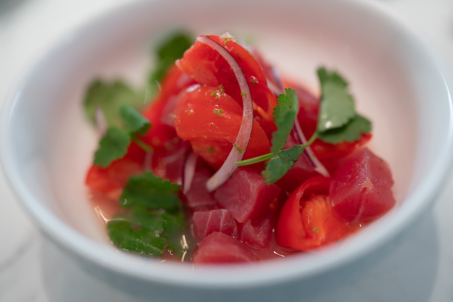 Салат из тунца с узбекскими помидорами