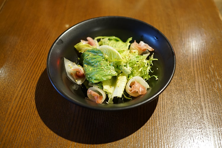 Салат с хамоном и дыней