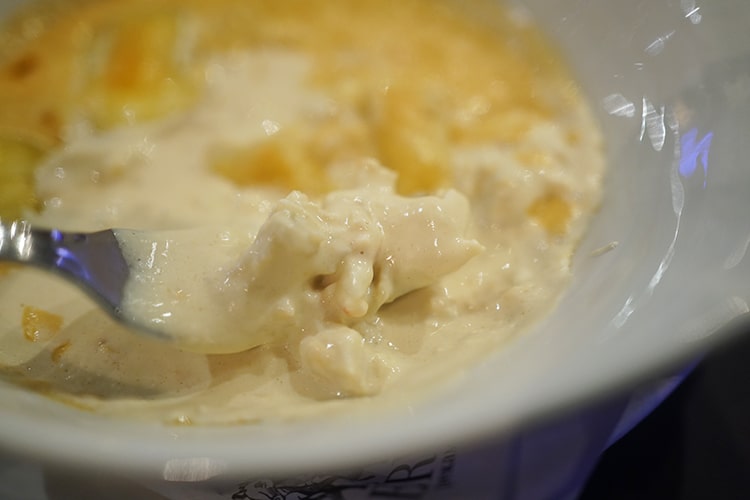 Сливочно-сырное фондю с крабами и креветками