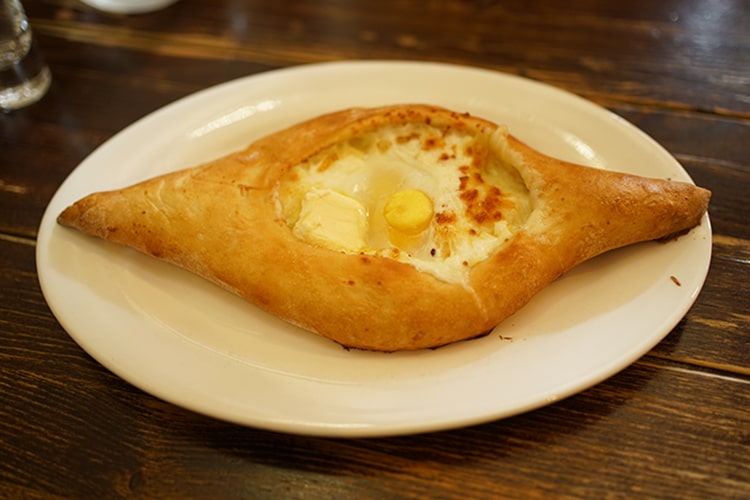 Хачапури по-аджарски