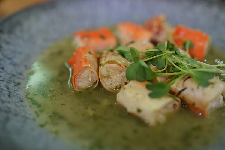 Фаланги камчатского краба с топлёным маслом