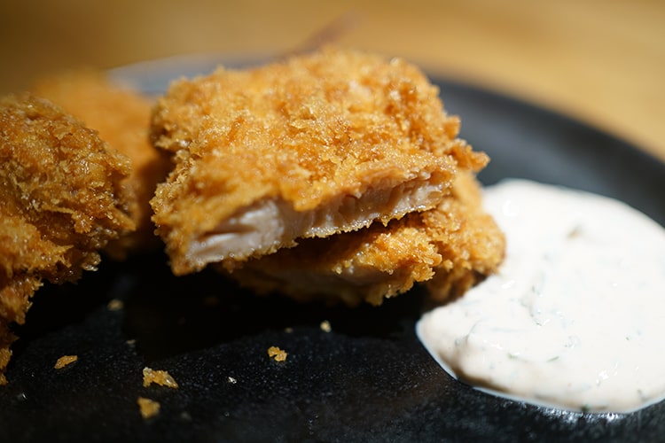 Цыпленок кацу, азиатский йогурт, капустный салат