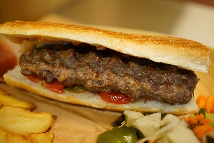 Люля-кебаб с бараниной в булке