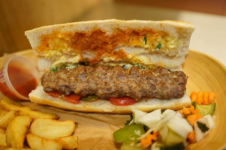 Люля-кебаб с бараниной в булке