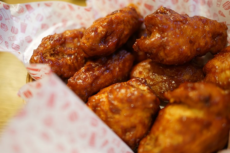 Крылышки в соусе Яннен