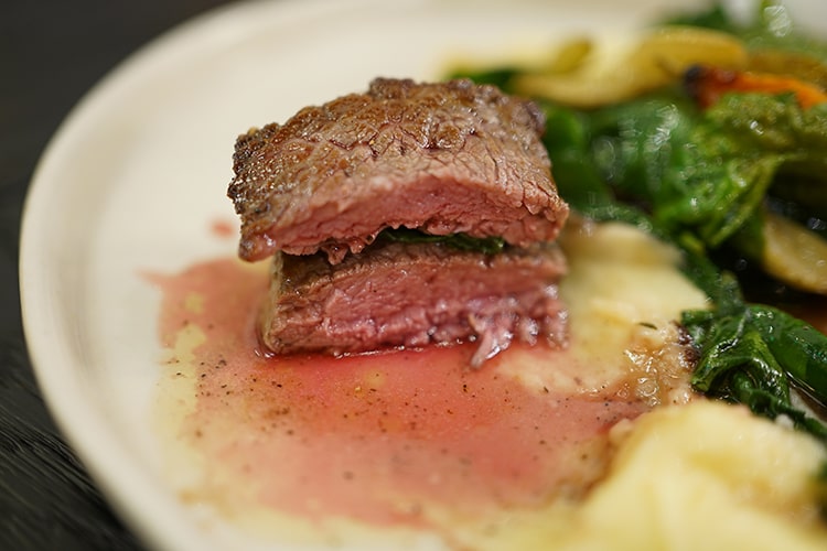 Медальоны с примитиво и картофельным пюре