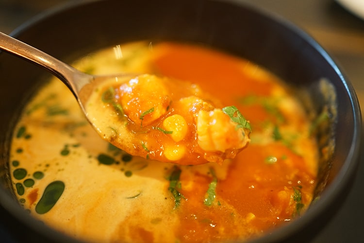 Томатный суп с морепродуктами