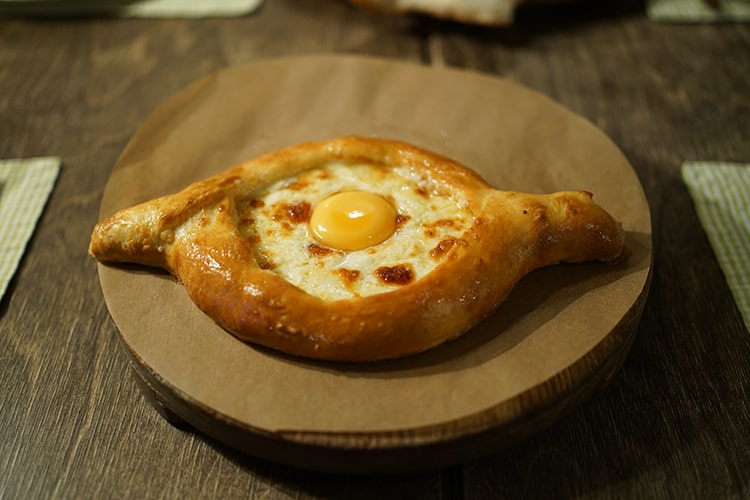 Хачапури по-аджарски