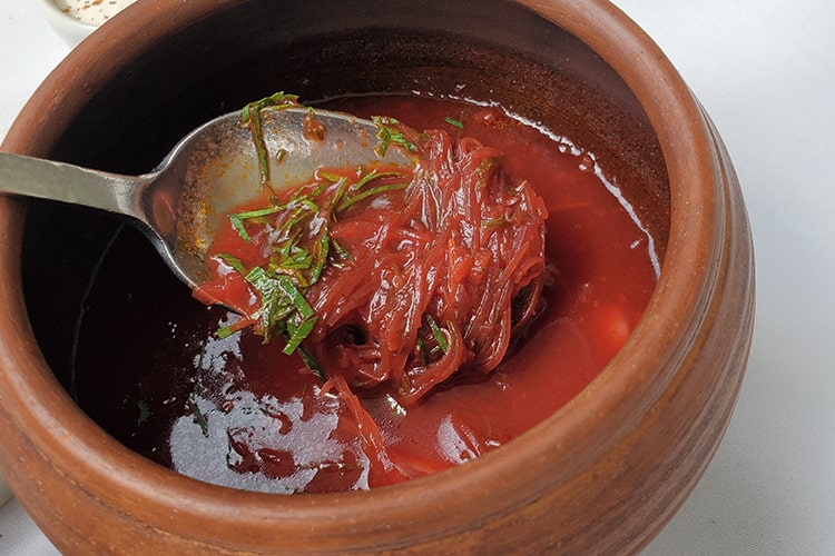 Борщ с печеной фасолью и жареными карасями