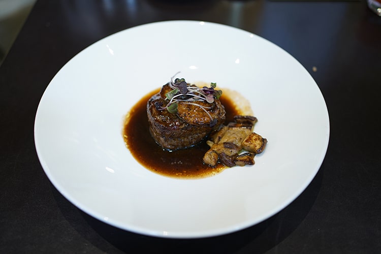 Шатобриан с фуа-гра и соусом борделез