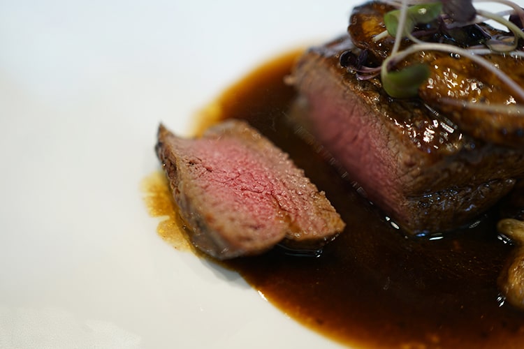 Шатобриан с фуа-гра и соусом борделез