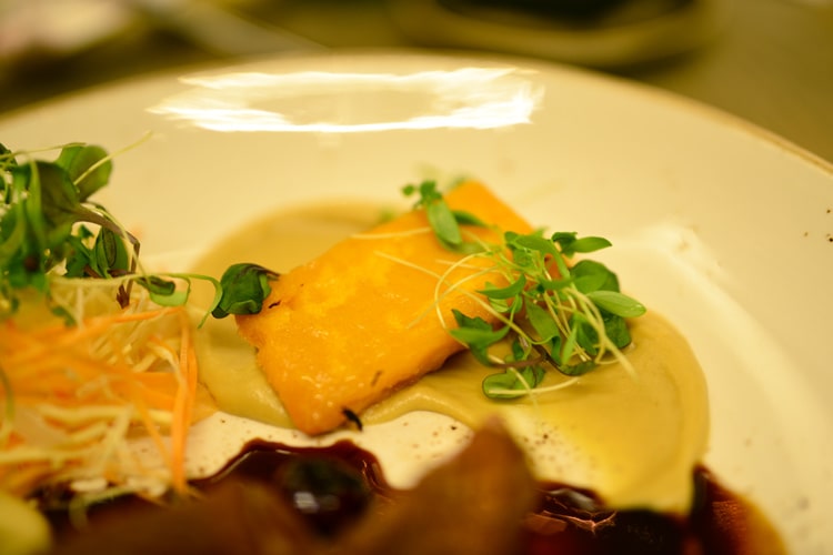 Утиная грудка с запеченным пастернаком и пряной мускатной тыквой