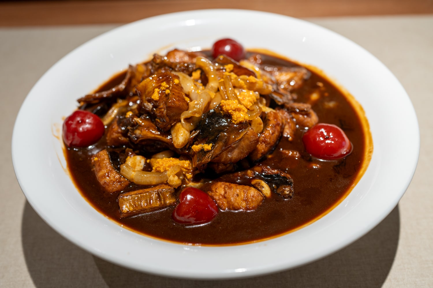 Тушеный сом с морским ежом