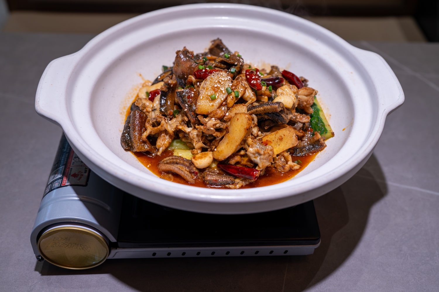 Жаркое с угрем и лягушками